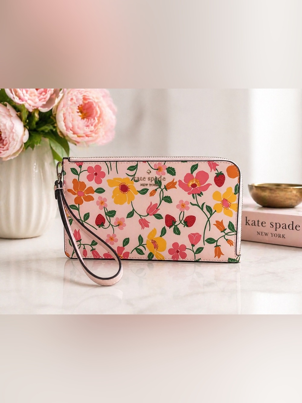 Kate Spade Pink Floral & Strawberry 🍓 Wristlet/Clutch NWT 🏷️